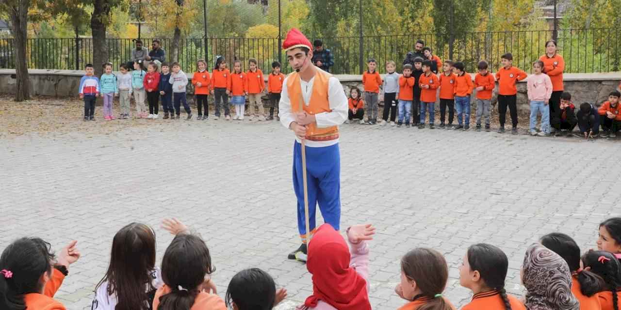 Bitlis Belediyesi Tiyatro Topluluğu, sezonu açtı
