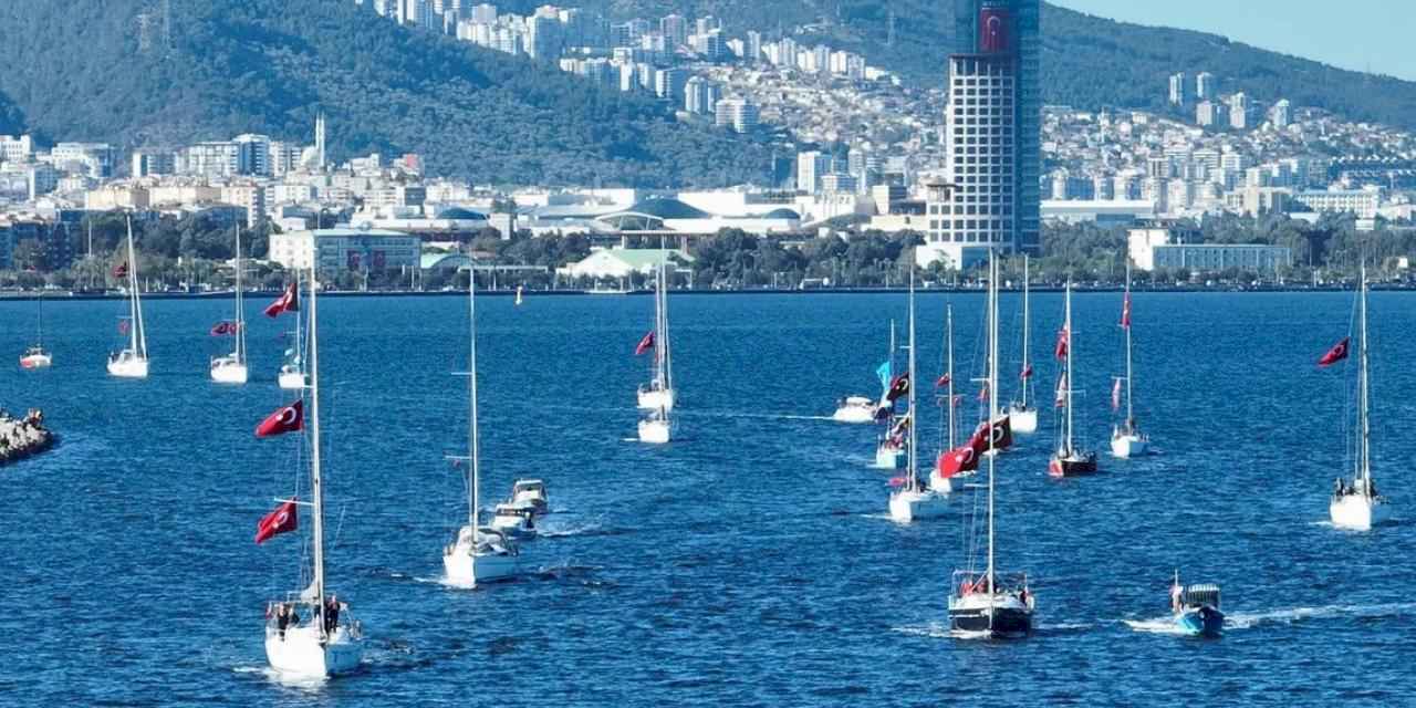 Yelkenler İzmir'de Cumhuriyet coşkusuyla doldu