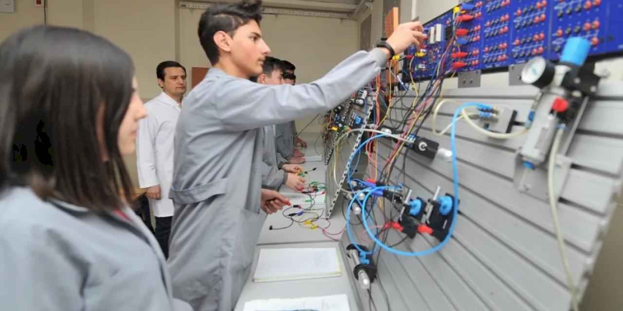 Mesleki eğitimde dev hamle... Otomotiv, turizm ve girişimcilik odaklı dönüşüm!