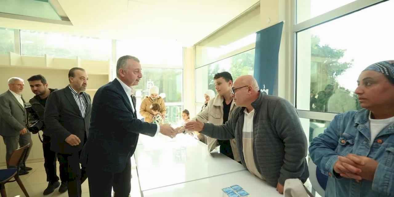 Gebze'de evlerine giremeyen ailelere moral ziyareti