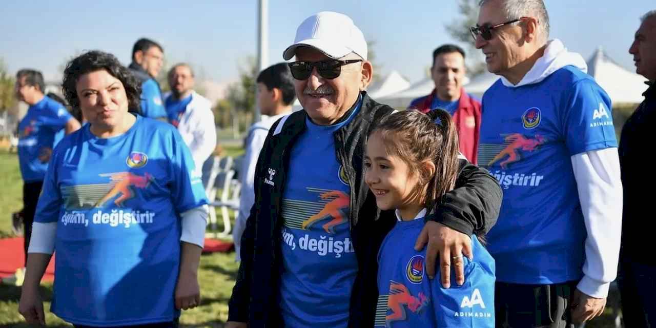 Memduh Büyükkılıç'tan anlamlı koşu