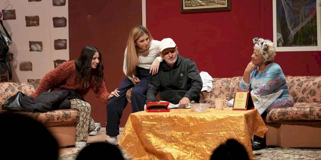 Ankara Keçiören'de 'Babam Geri Döndü' güldürdü