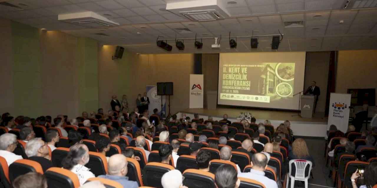 Mersin’de 'Denizle Bütünleşen Kent Vizyonu' konferansta masaya yatırıldı