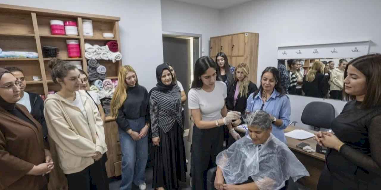 Mersin'de saç renklendirme kursuna yoğun ilgi