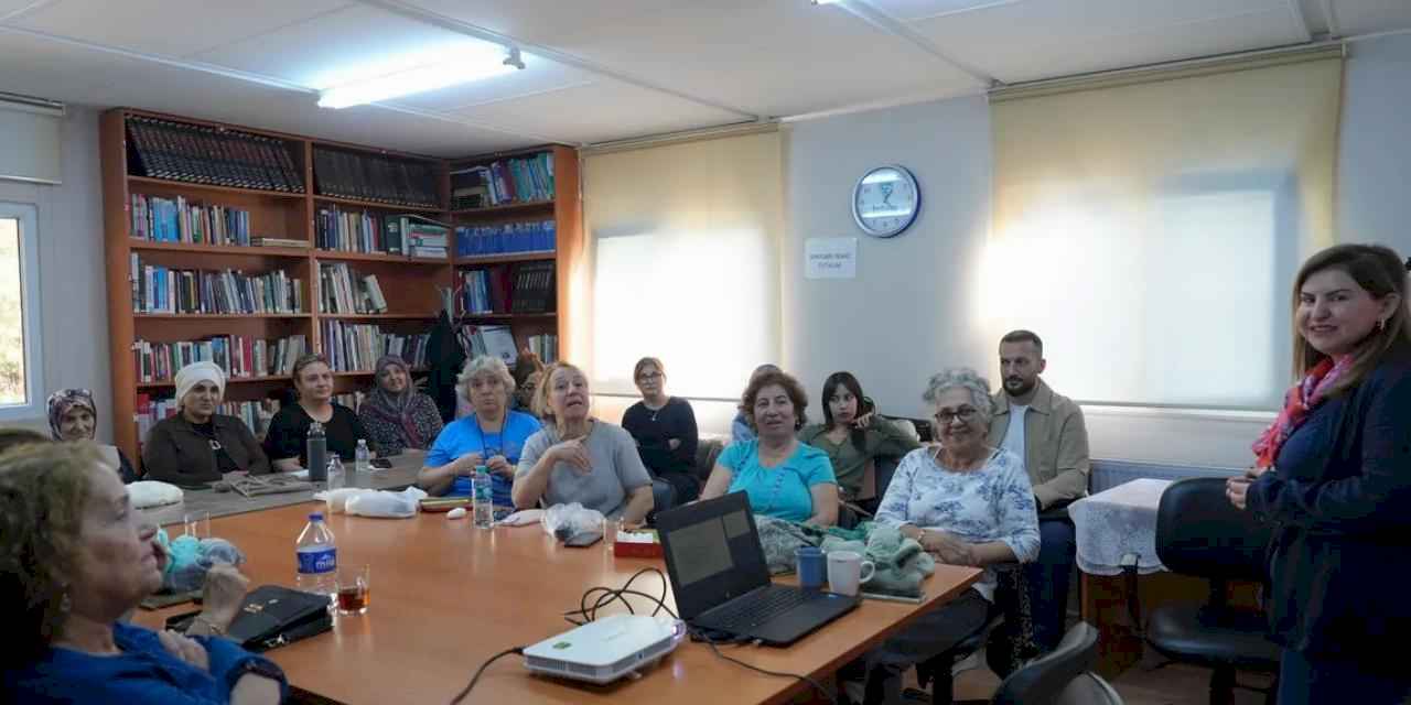 İstanbul Maltepe'de 'Değişen Dünyada Yaşlanmamayı Seçenler' söyleşisi