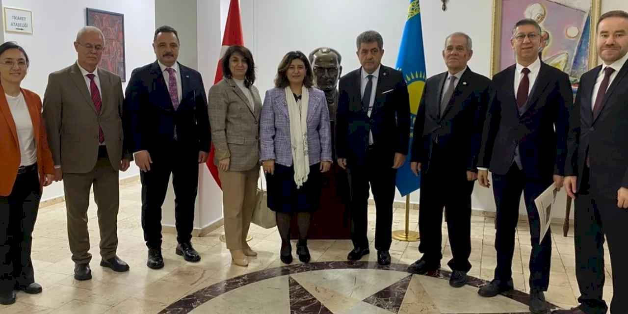 Kazakistan Almatı'da sempozyum ve festival heyecanı