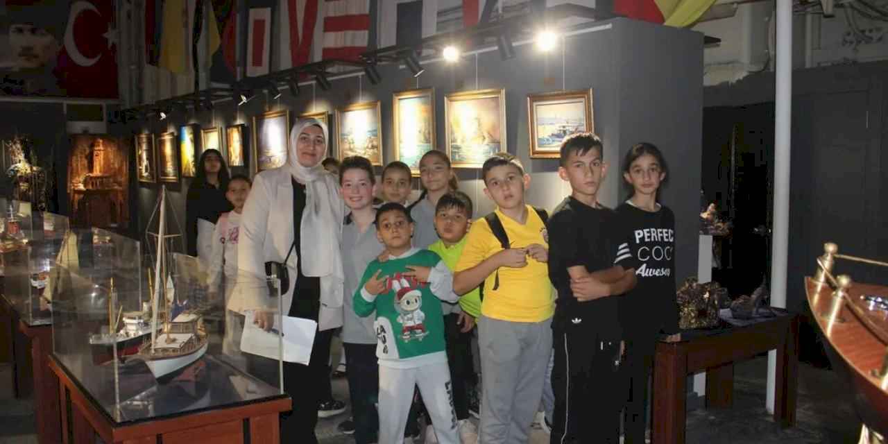 İzmirli öğrenciler, dil becerilerini gezerek pekiştiriyor