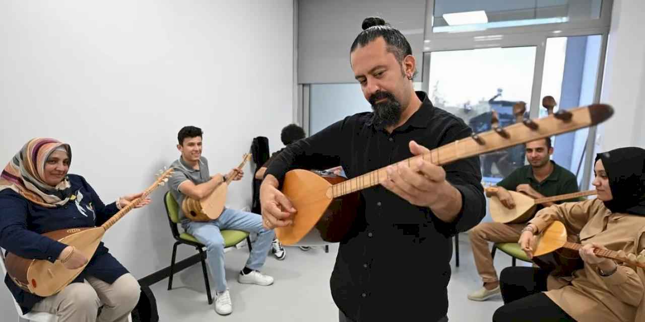 Mersin'de ücretsiz enstrüman kurslarına yoğun ilgi
