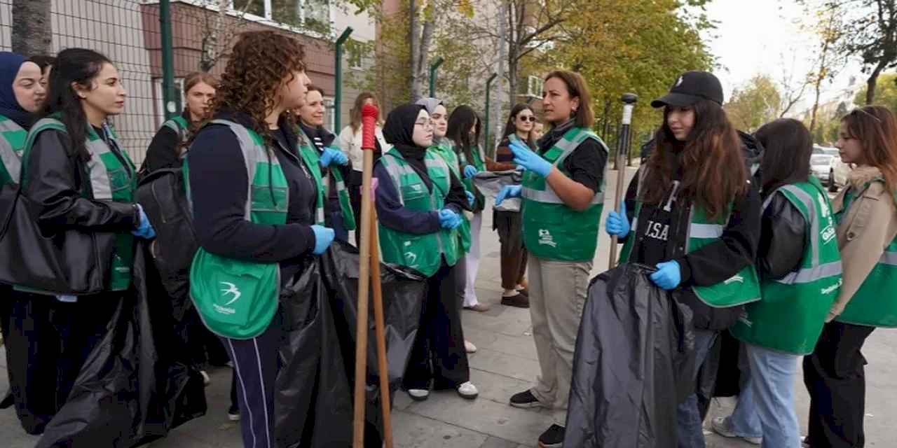 İstanbul Beylikdüzü’nde gençlerden 'çevre' mesajı