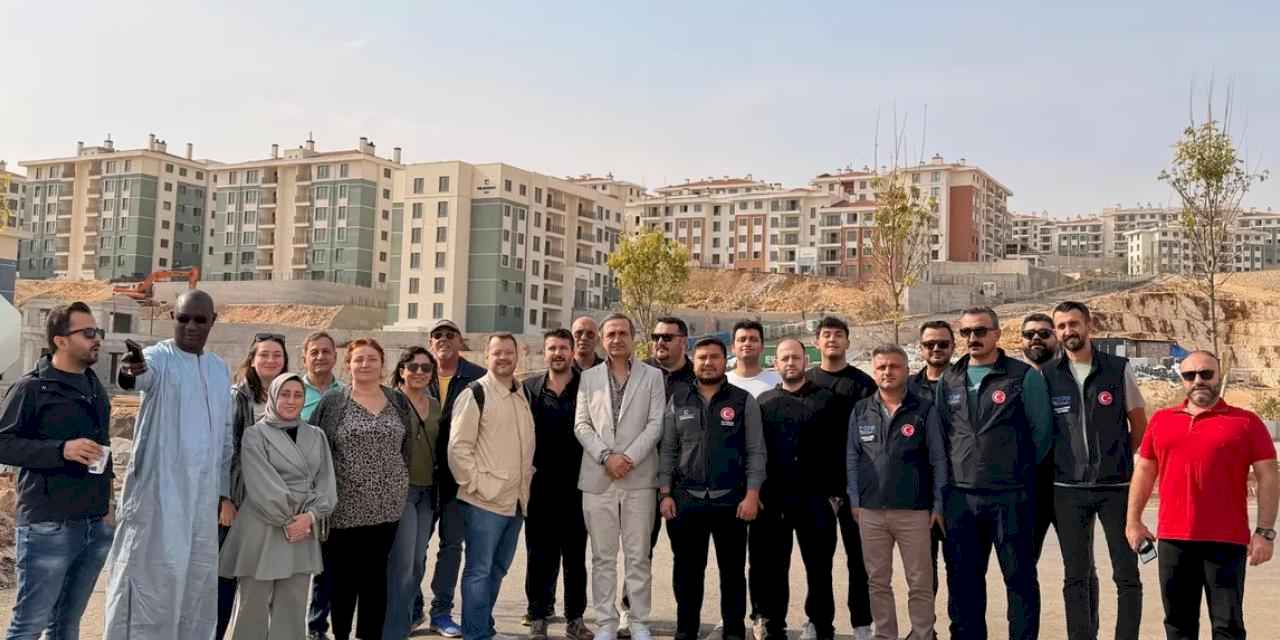 Uluslararası gazeteciler afet şehirlerinde asrın inşasına hayran kaldılar