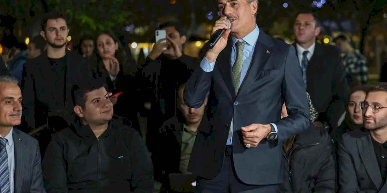 Sakarya'da Başkan Alemdar, üniversitelilerle buluştu