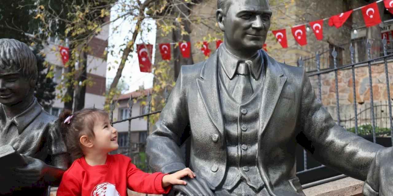 Kocaeli İzmit'te minik yüreklerden Ata’ya sevgi dolu anma