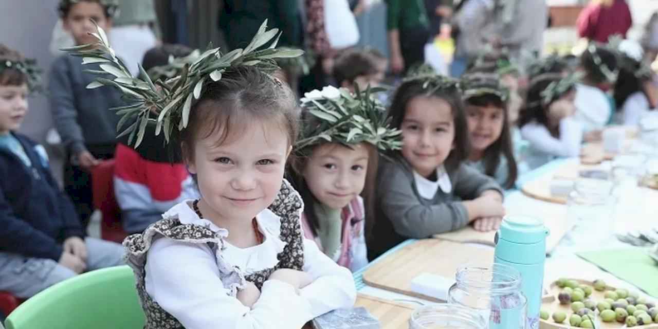 İzmir Aliağa'da minik eller zeytinle buluştu