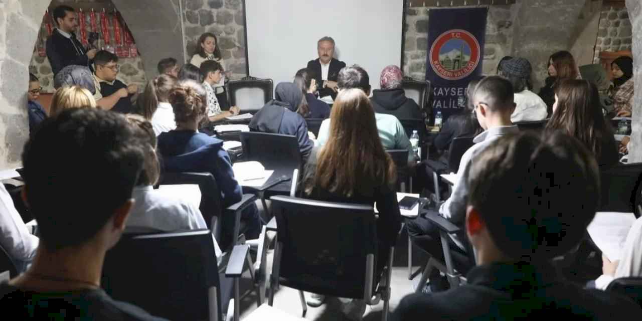 Mustafa Palancıoğlu Mektep Melikgazi'de öğrencilerle buluştu