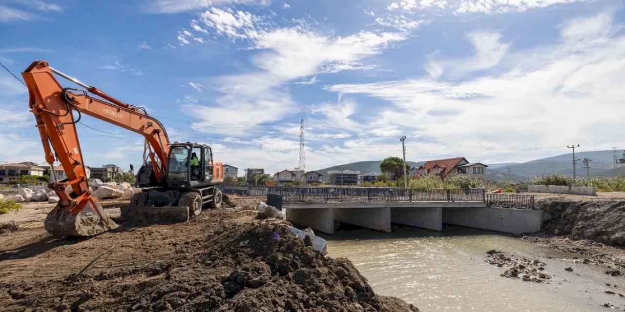 İzmir Yarımada’daki derelerden 100 bin ton malzeme çıkarıldı