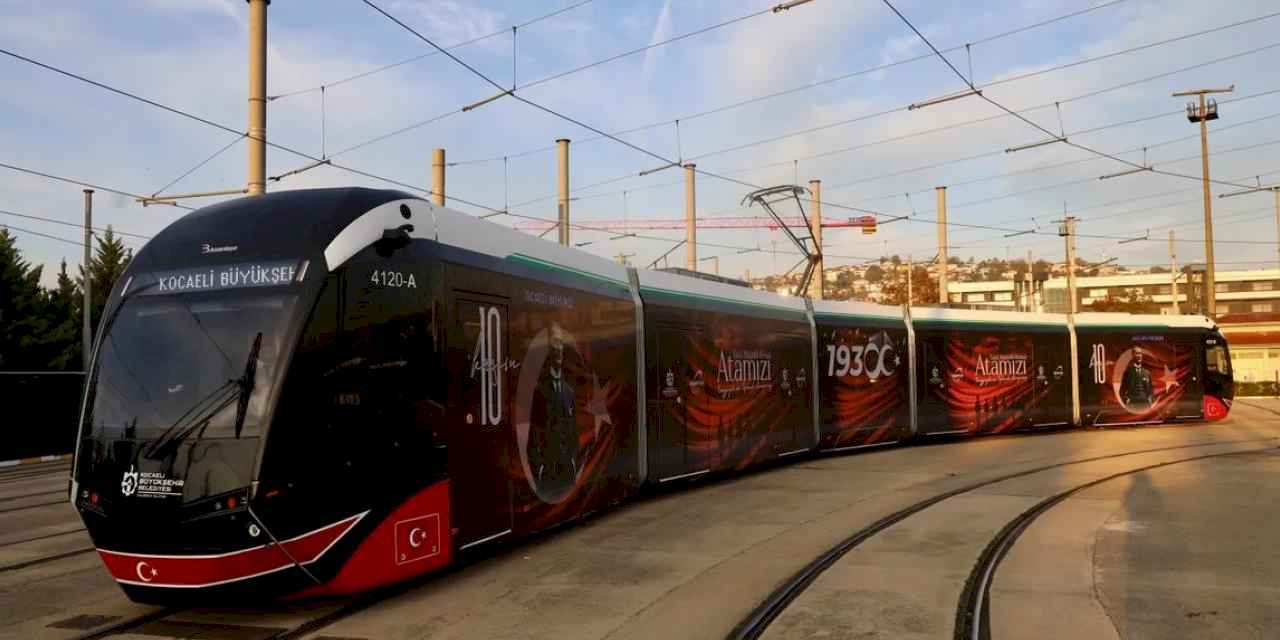 Kocaeli’de otobüs ve tramvaylarda Ata’ya saygı