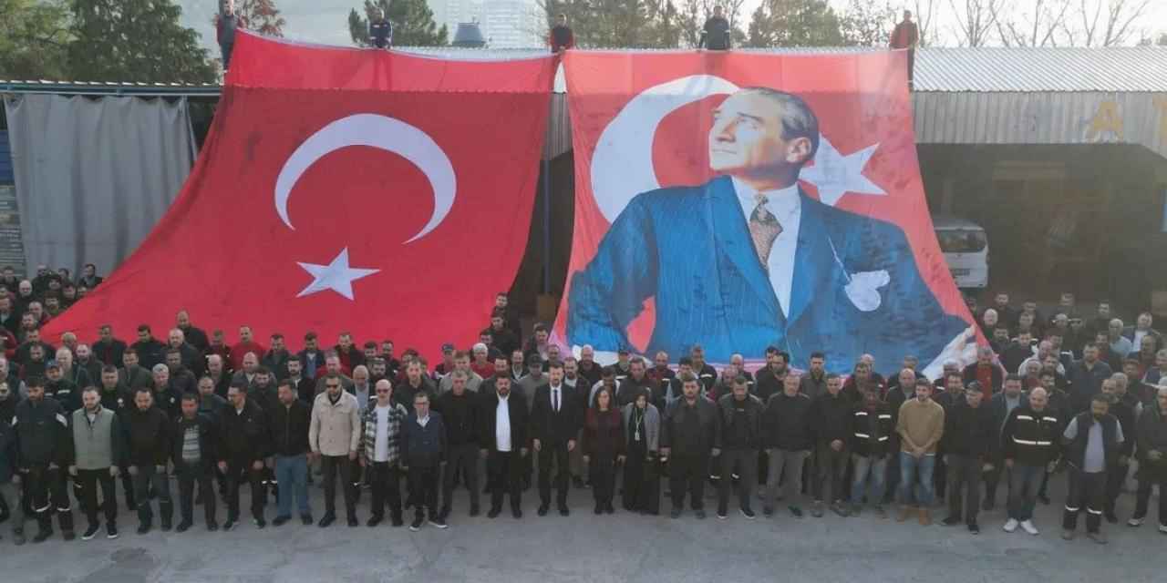 İzmit Belediyesi, Ata’ya Saygıyla Kenetlendi