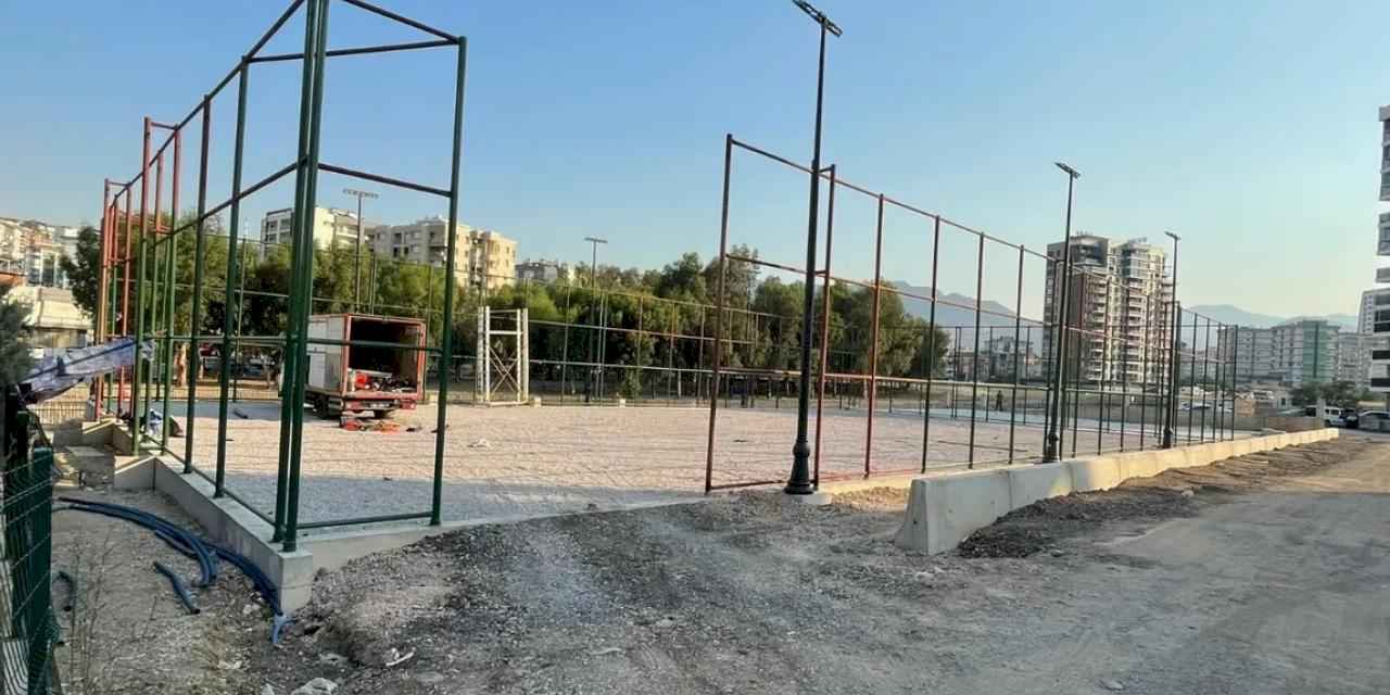 İzmir Büyükşehir’den gençlere beş yeni halı saha