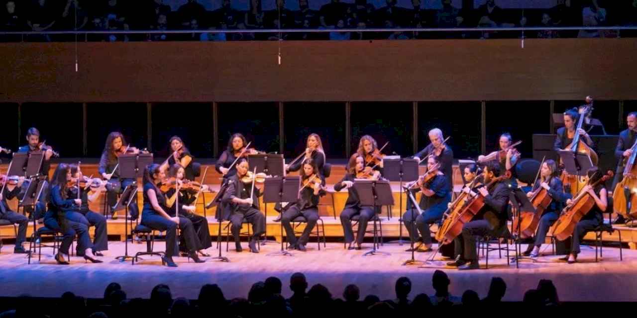 İzmir’de Ata’ya özlem notalarla yankılandı