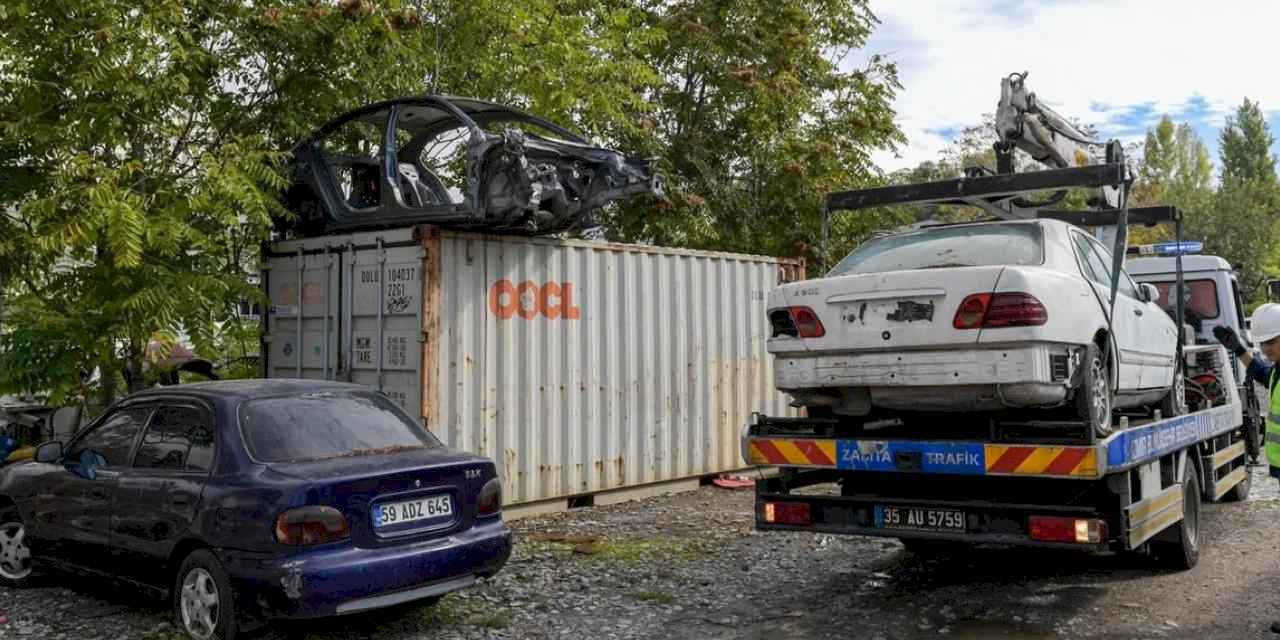 İzmir'de hurda araçlar ekonomiye kazandırılıyor
