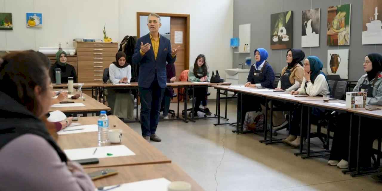 Ressam Cemal Toy, renklerin şifasını Kocaeli’ye taşıdı