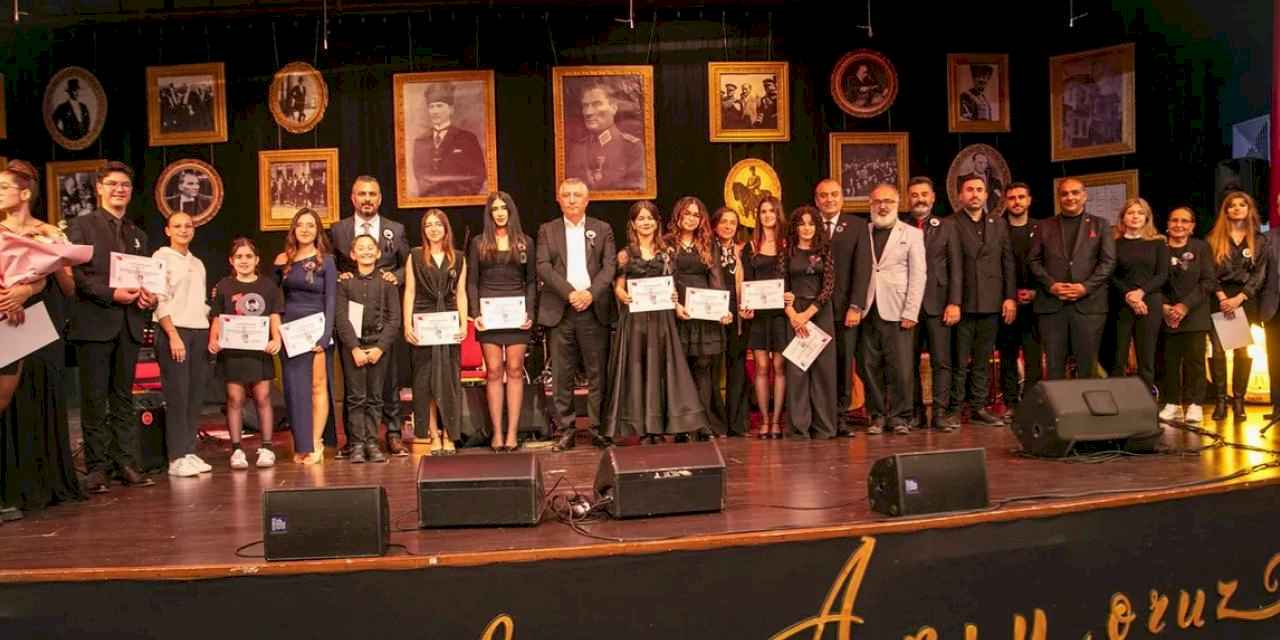 Güzelbahçeli gençler Atatürk için söyledi