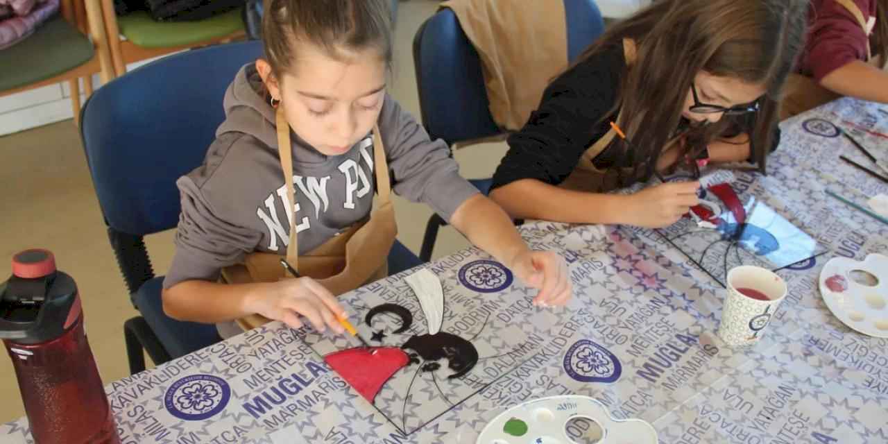 Muğla atölyelerinde Atatürk temalı sanat çalışmaları