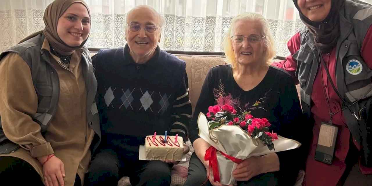 Sakarya ekipleri 65 yıllık evliliğin yıldönümüne şahitlik etti
