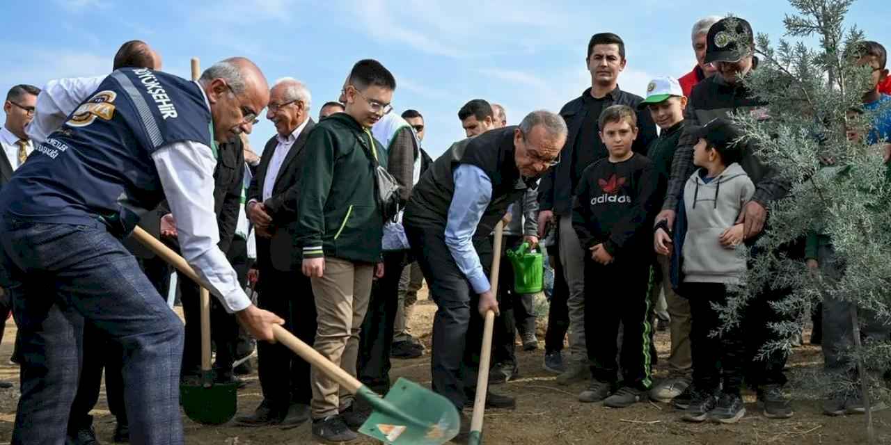 Malatya'da 2 bin 200 fidan toprakla buluştu