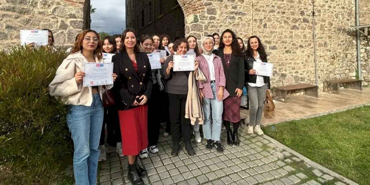 İzmirli kadınlar dijital dünyada güçleniyor