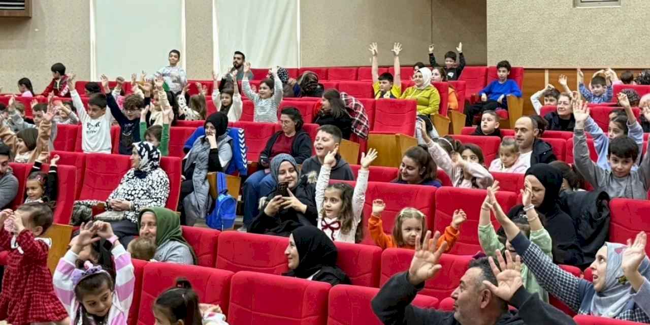 Kocaeli'de Gölcüklü çocukları neşelendiren tatil hediyesi