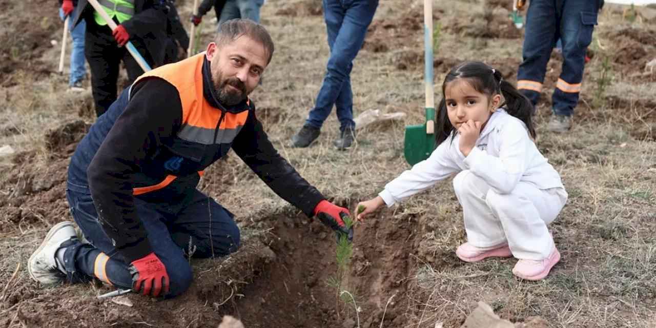 Sivas’ta Muhsin Yazıcıoğlu Vefa Ormanı’na 58 bin fidan