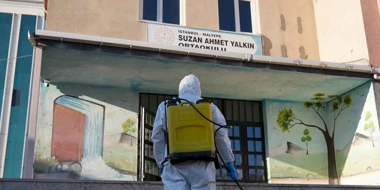 İstanbul Maltepe’de okullar dezenfekte ediliyor