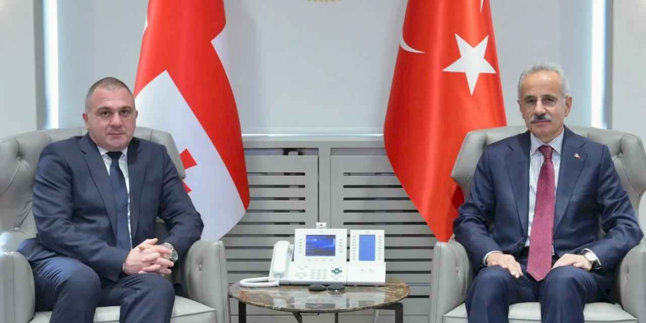 Bakan Uraloğlu Gürcistanlı mevkidaşı Sokhadze ile görüştü