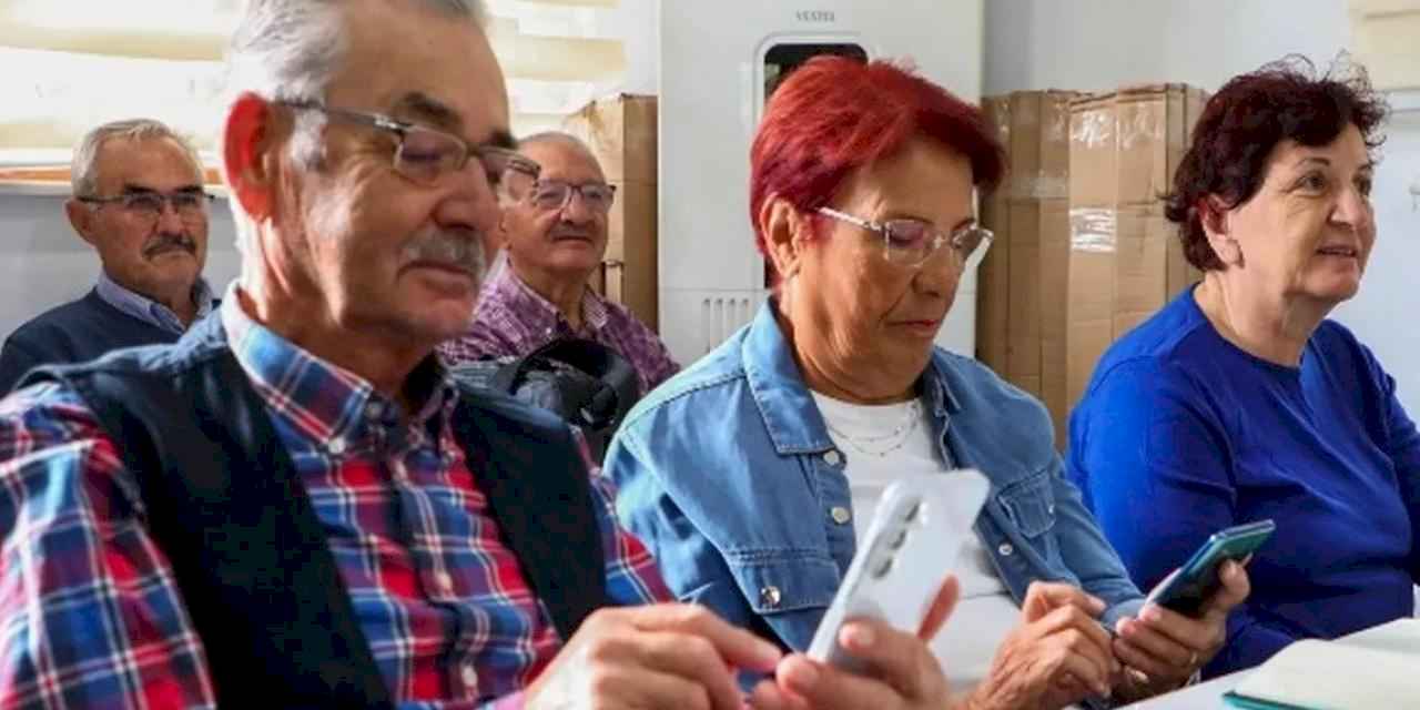 60 yaş üstü bireyler dijital çağa adım atıyor