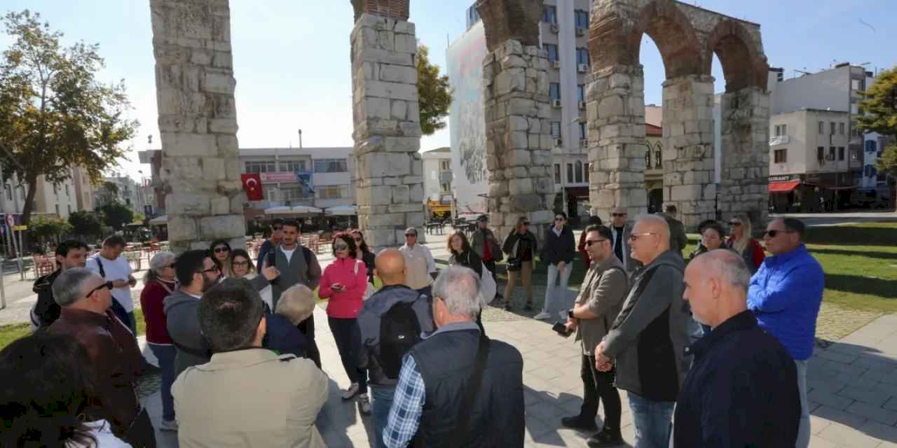 İzmirli turist rehberlerinden Efes Tarlası Yaşam Köyü’ne eğitim ziyareti
