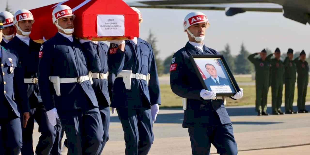 Uçak kazasında şehit olan iki subay Eskişehir’de karşılandı