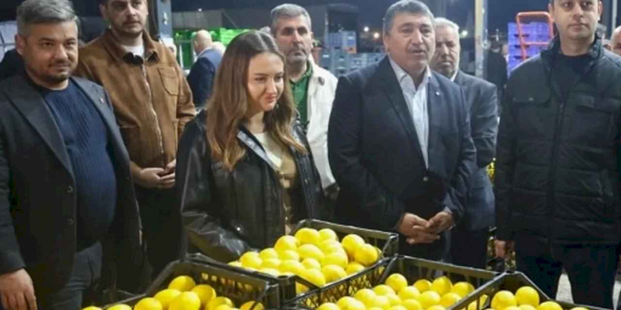 Başkan Vekili Büşra Özdemir’den hal esnafına ziyaret