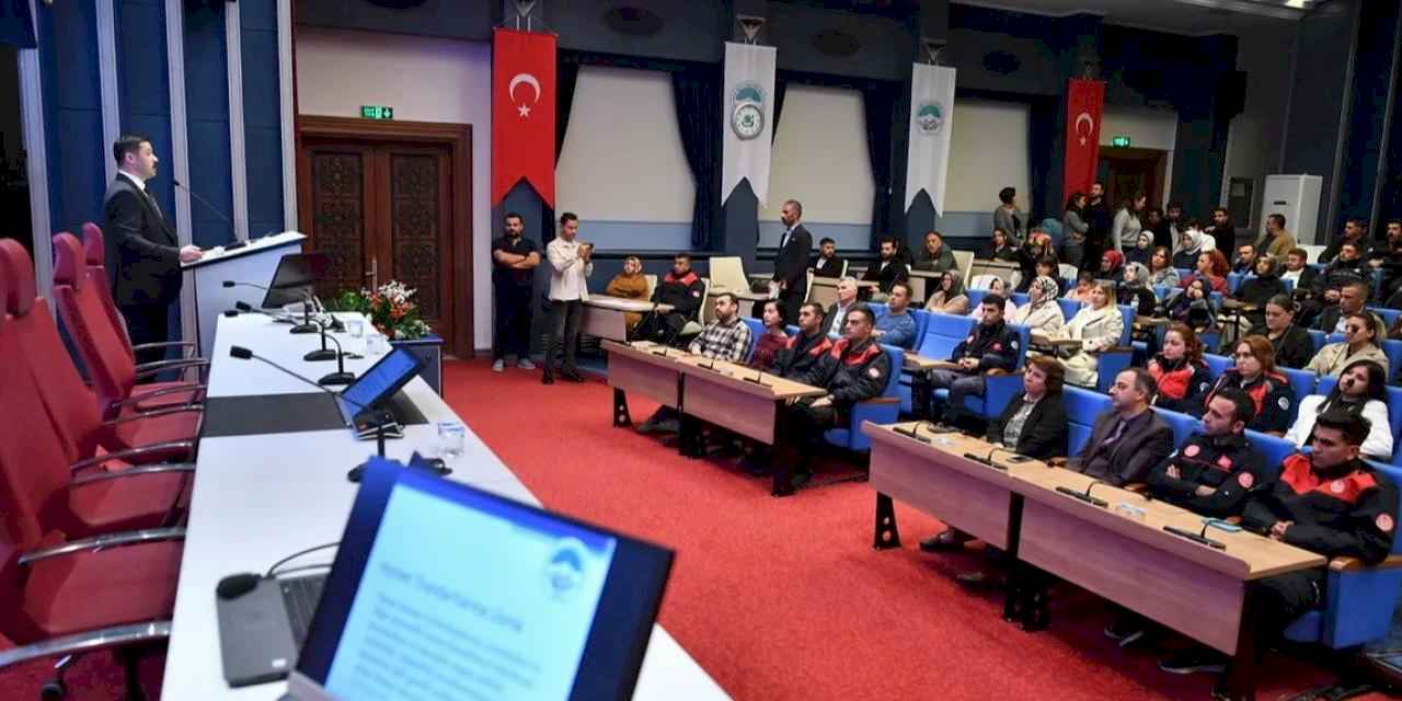Kayseri Büyükşehir personeline 'Etik Davranış' eğitimi
