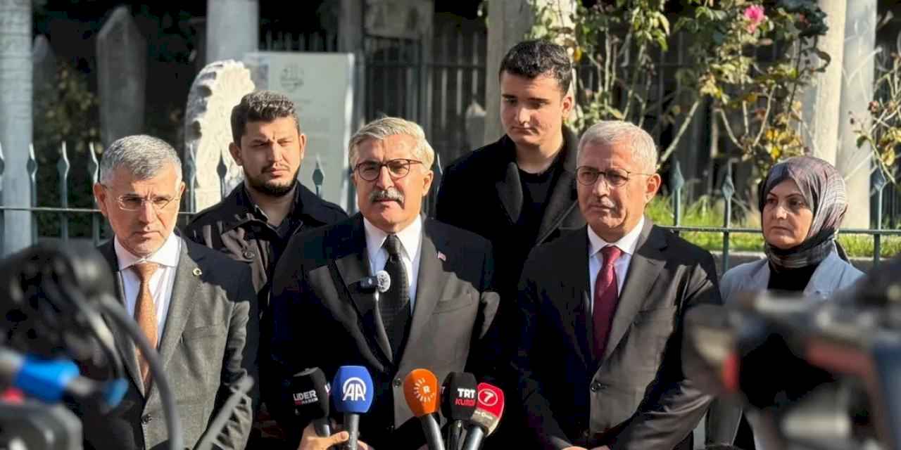 AK Parti Kültür ve Sanat Politikaları Başkanlığından Sezai Karakoç’un ölüm yıldönümünde kabrine ziyaret