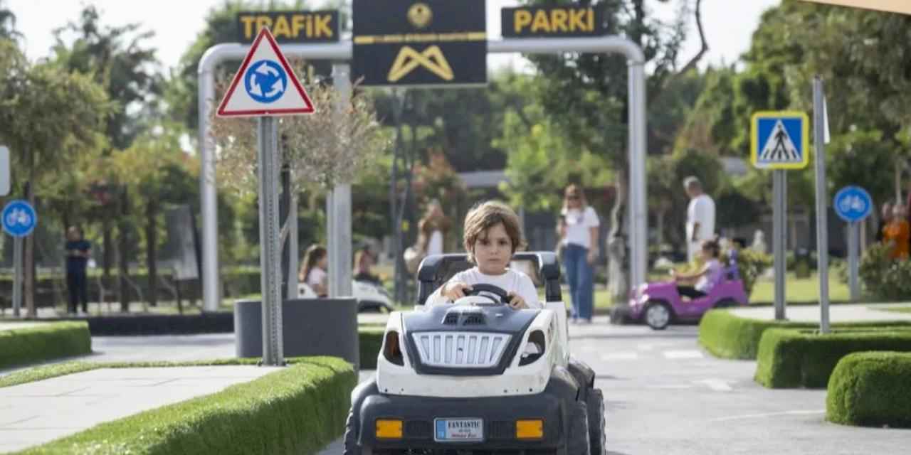 Çocuklar Trafik Parkı'na akın etti