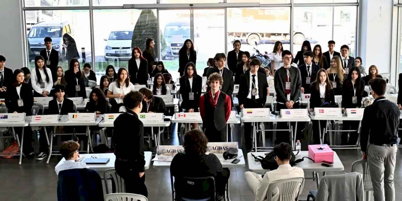 Genç delegeler ASSİM’de basın özgürlüğünü tartıştı