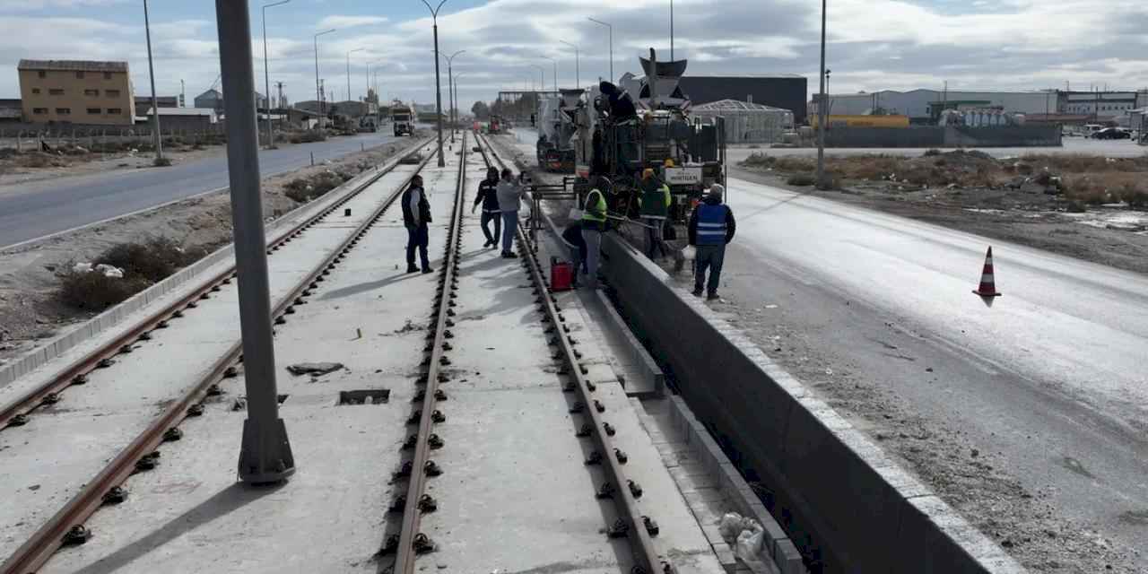 Konya tramvay hattı inşaatında trafiğini aksatmadan titiz çalışma