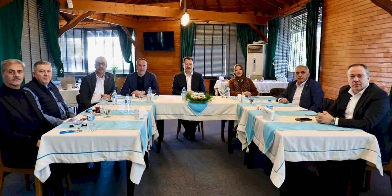 AK Parti Sakarya Teşkilatı yeni projeler için bir araya geldi