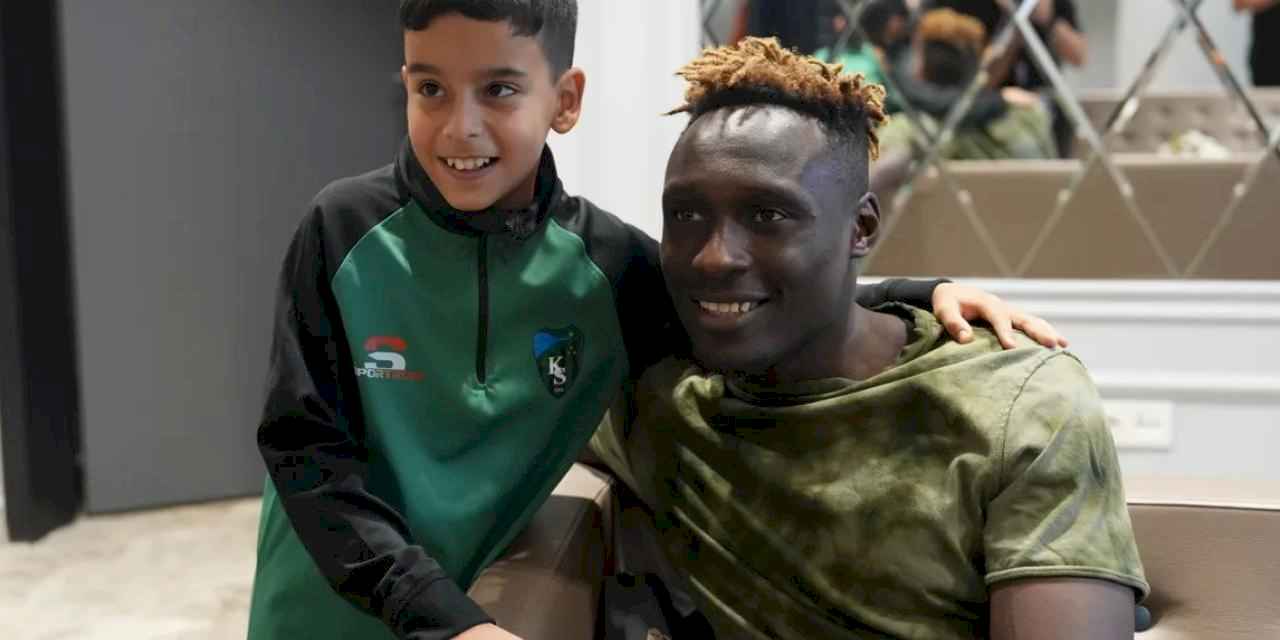 Galatasaray maçının yıldız ismi yeşil-siyahlı taraftarlarla buluştu