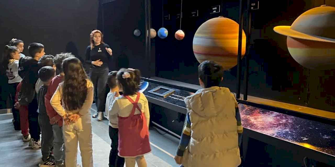 İzmir'de hayallerini çizen 650 çocuk Uzay Kampüsü’nde buluştu