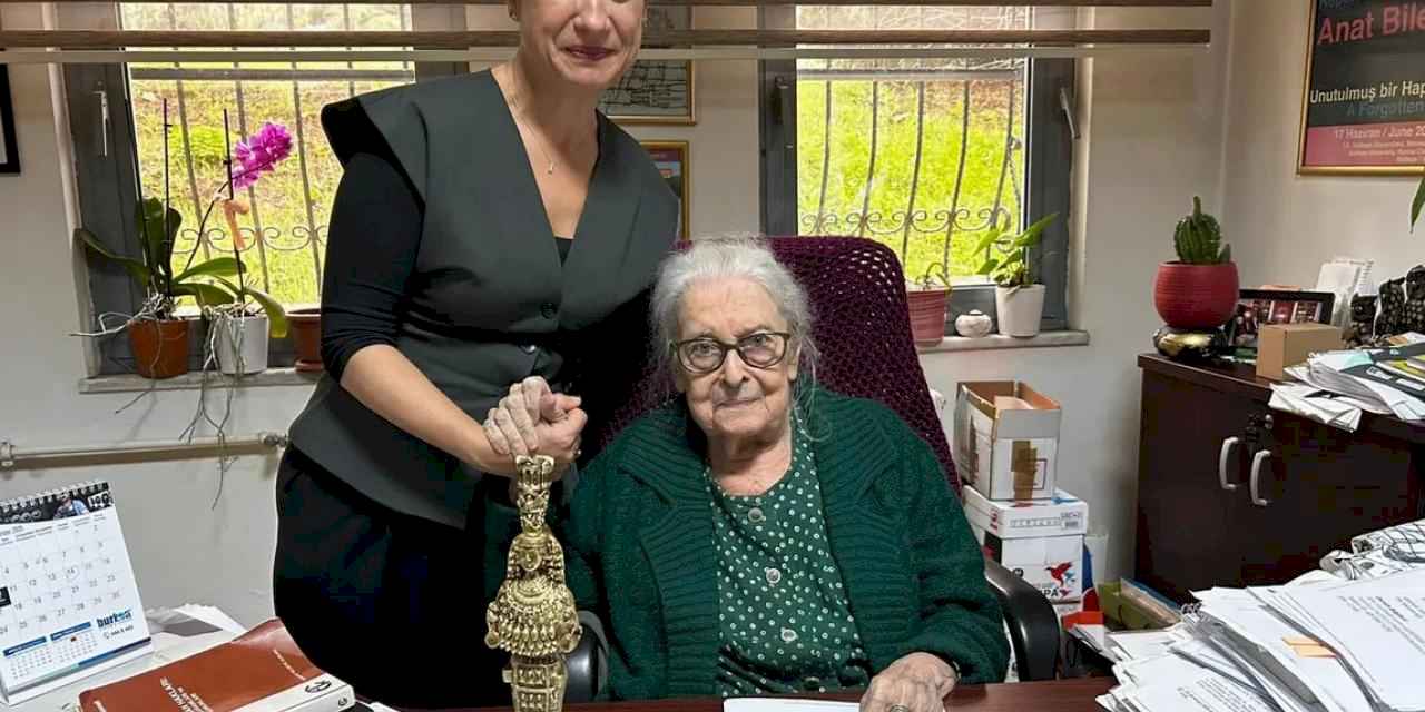 Prof. Dr. İoanna Kuçuradi’ye Efes Selçuk’tan onur ödülü