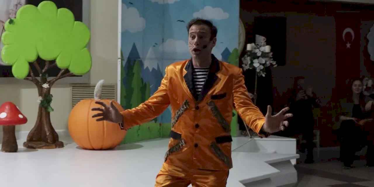 Kocaeli İzmit'te Çocuk Hakları Gününe özel tiyatro gösterisi