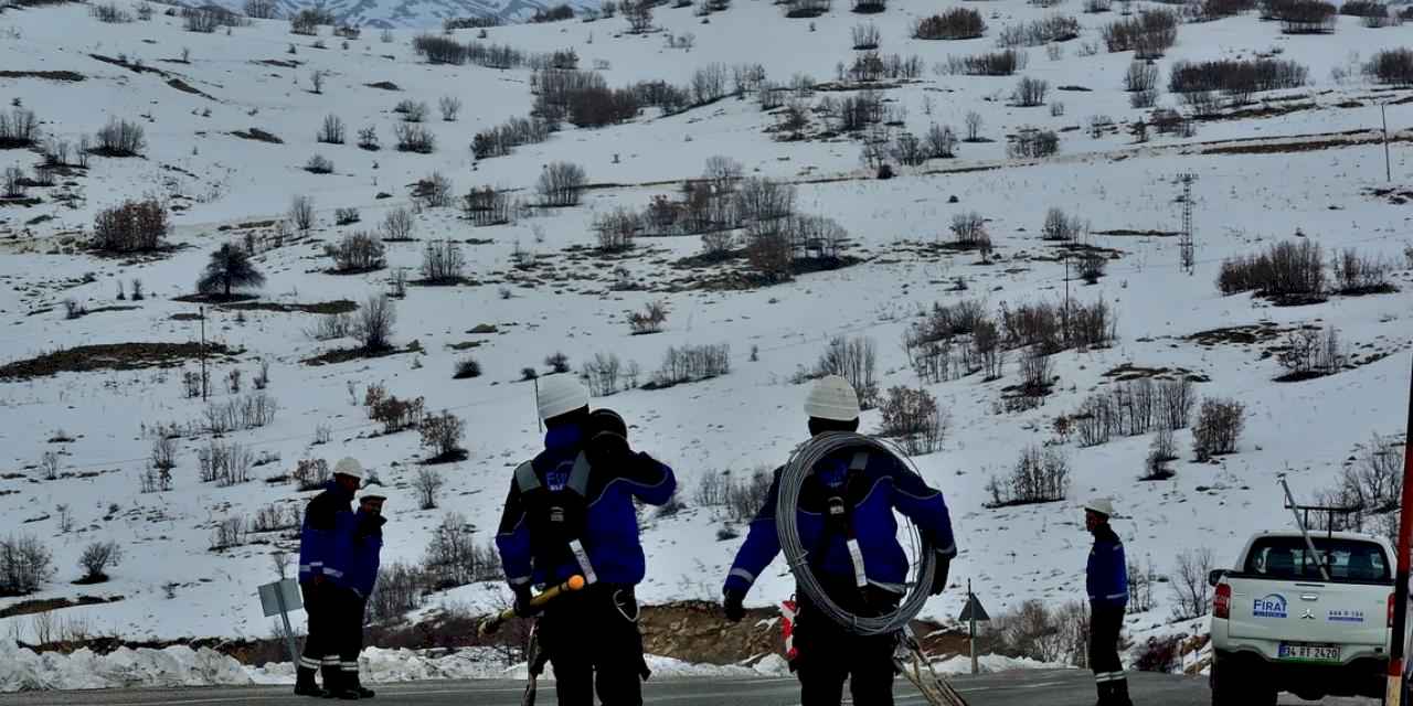Fırat EDAŞ Zorlu Kış Şartlarına Karşı Sahada Önlemlerini Aldı