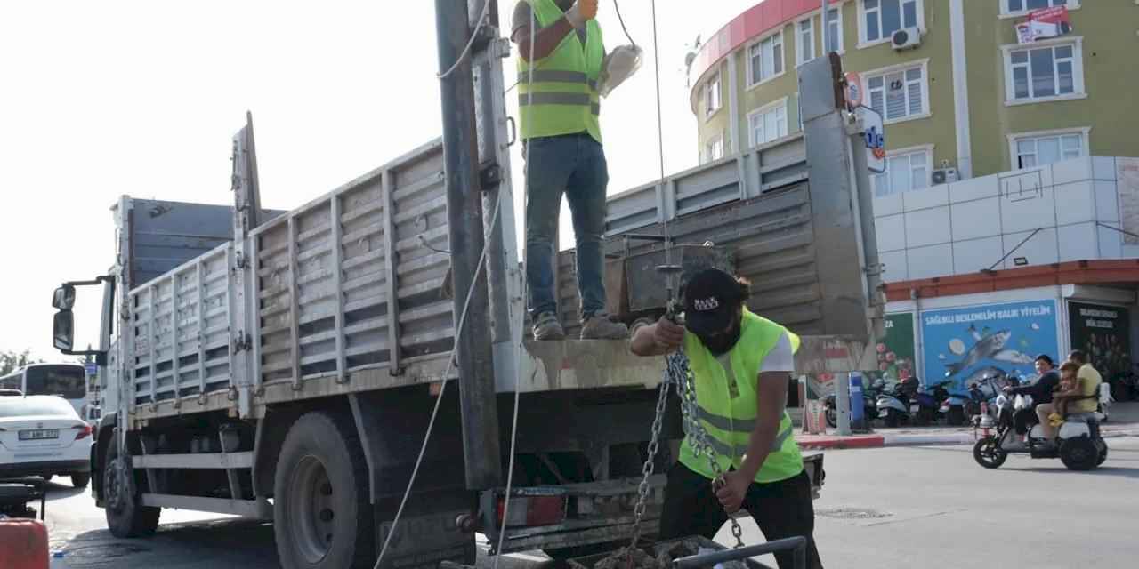 Antalya’da yağmur suyu hatları temizleniyor